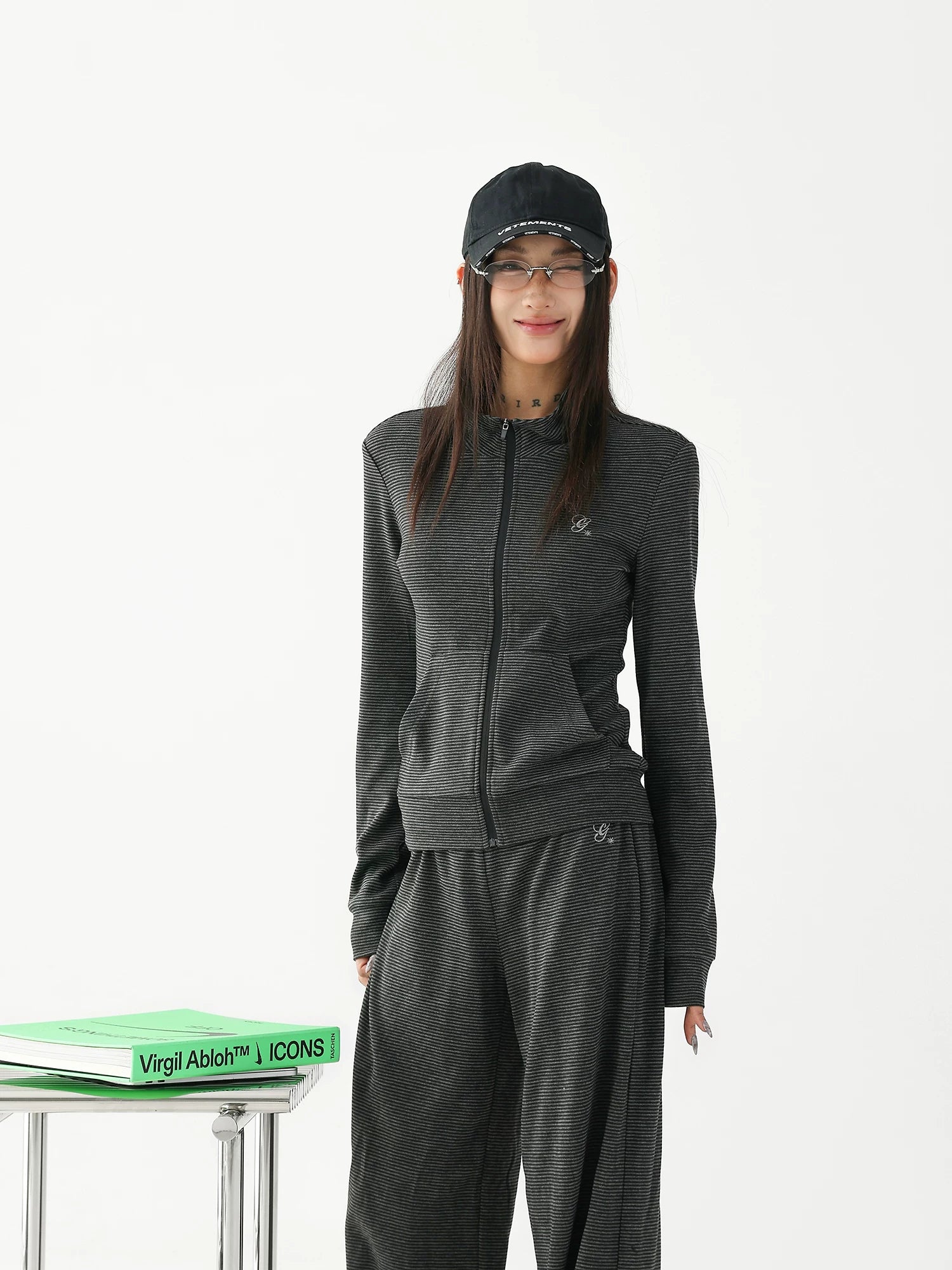 O1CN01nzUnpO1Qrn8Tw9o9a