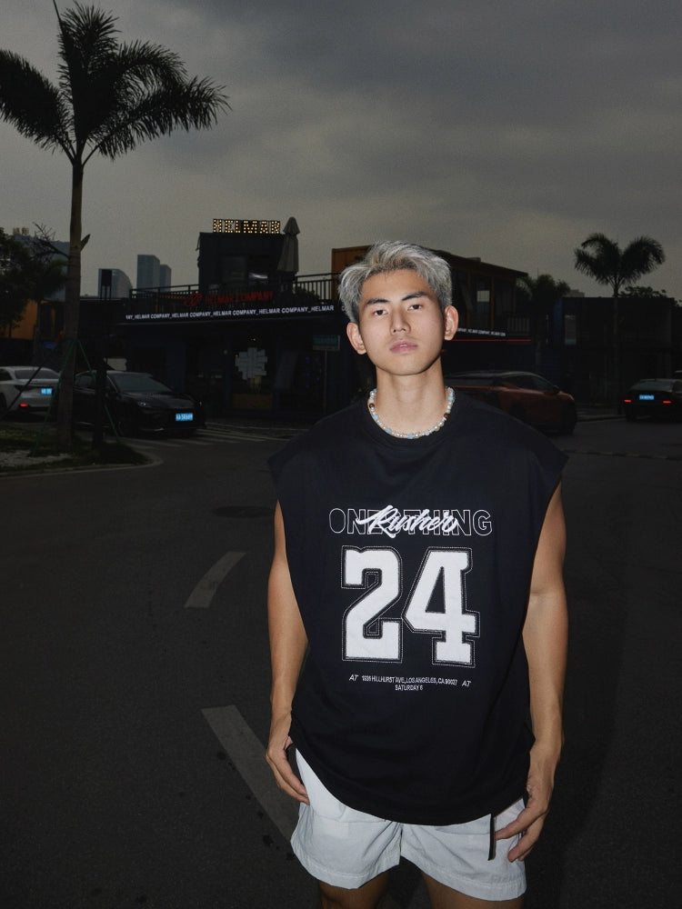 Gilet largo in stile street con numero ricamato 