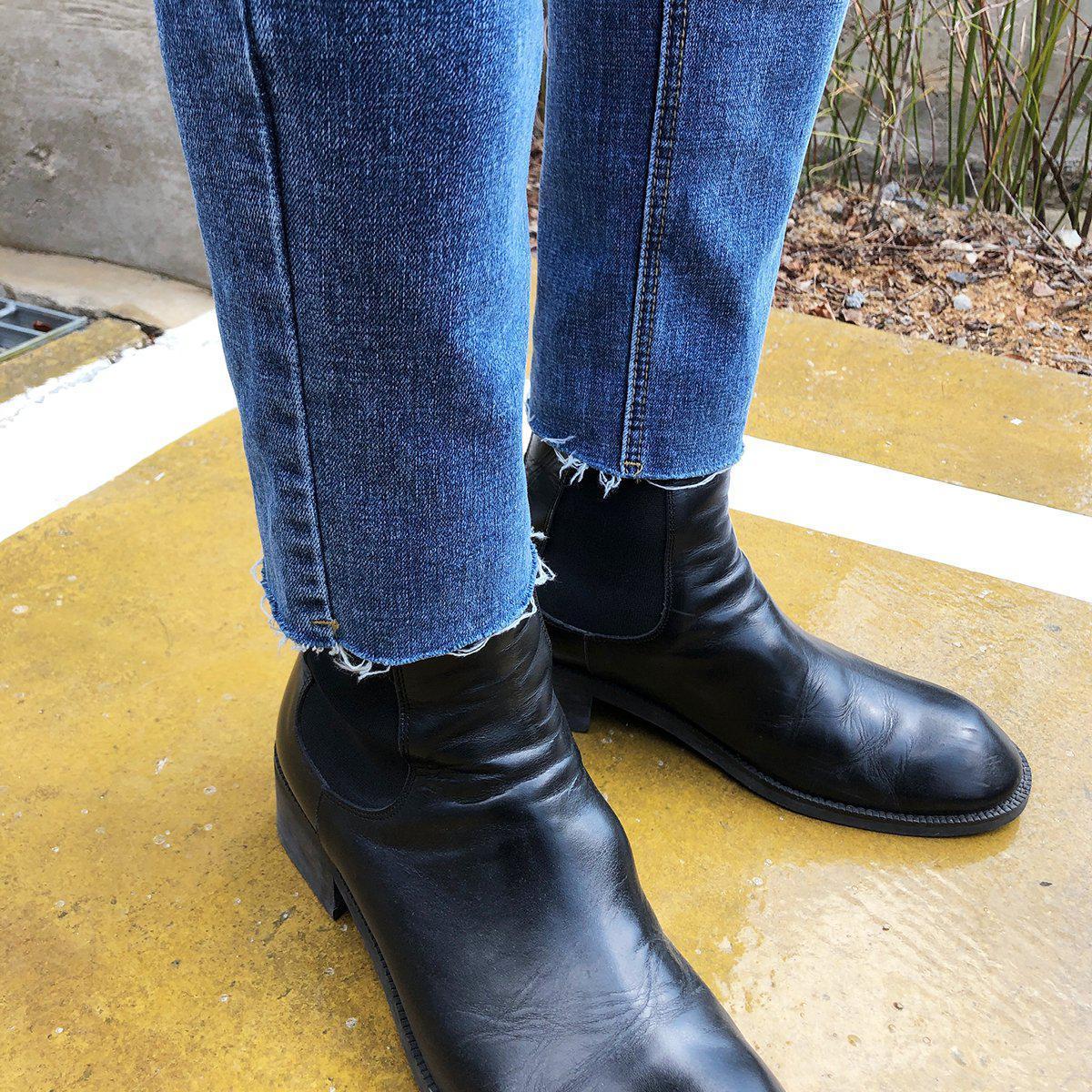 Yırtık Bol Kesim Kot Pantolon.